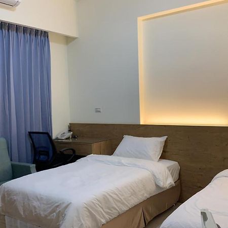 Emerald Diamond Building 1 Zhunan Екстериор снимка