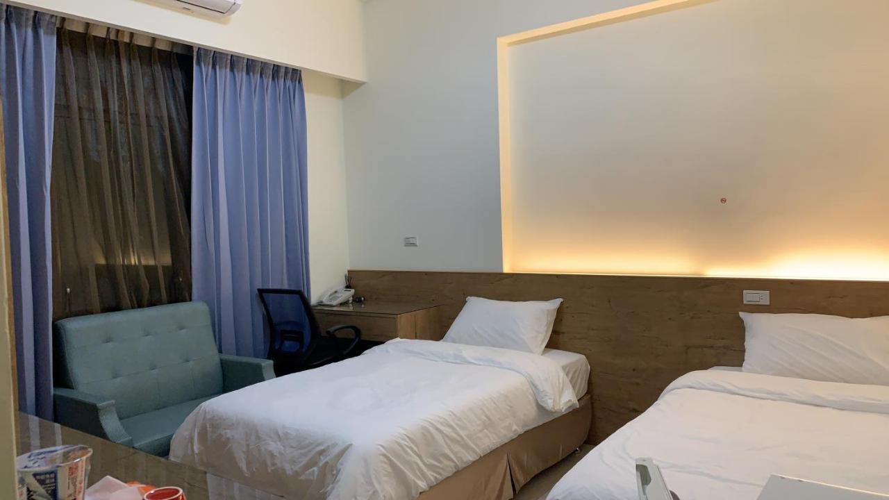 Emerald Diamond Building 1 Zhunan Екстериор снимка